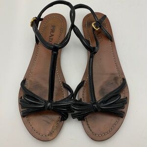 Womens Size 39 / US9 Prada Black Patent Leather T-Strap Bow Flat Sandals